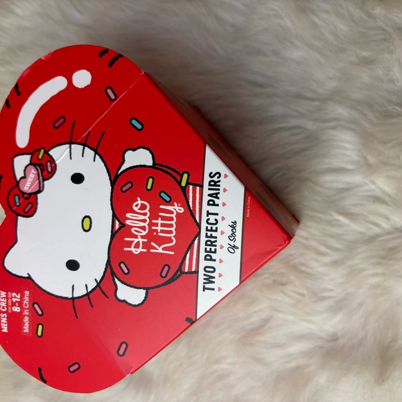 Hello Kitty Valentines Day Mens Crew Socks - Picture 1 of 2